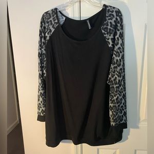 Allegrace cheetah print on sleeves black round neck blouse Size-24W